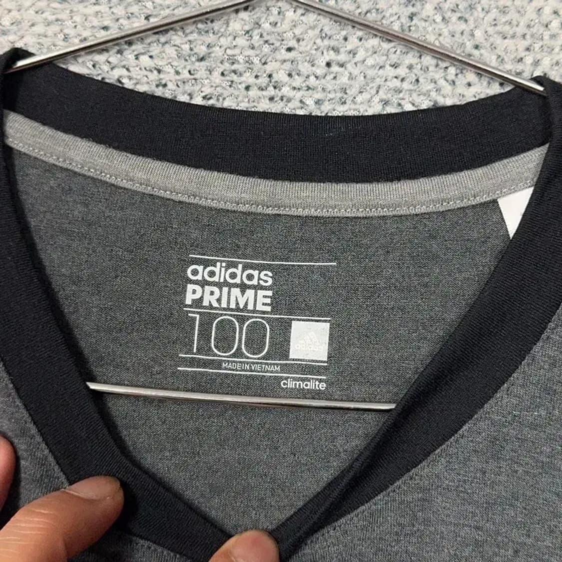아디다스 그레이 로고 남성 운동 기능성 반팔티 100 상품이미지3