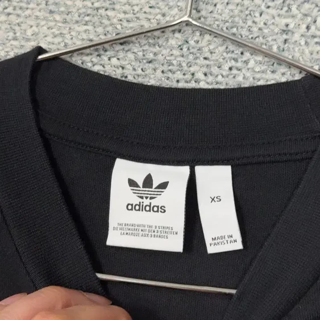 아디다스 프린팅 오버핏 여성 블랙 반팔 티 XS 상품이미지3