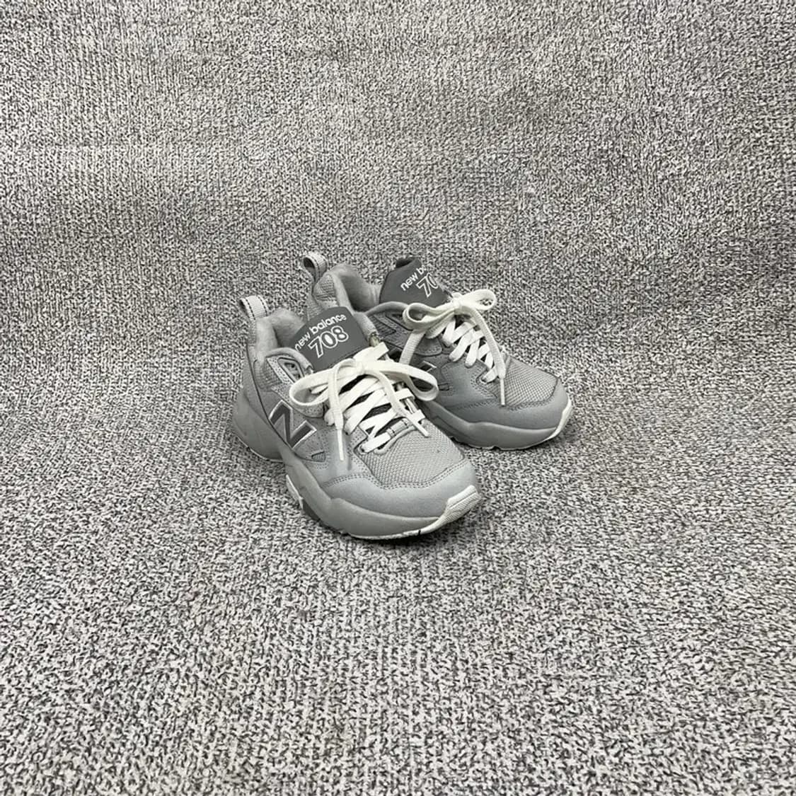 뉴발란스 708 그레이 스니커즈 220 상품이미지3