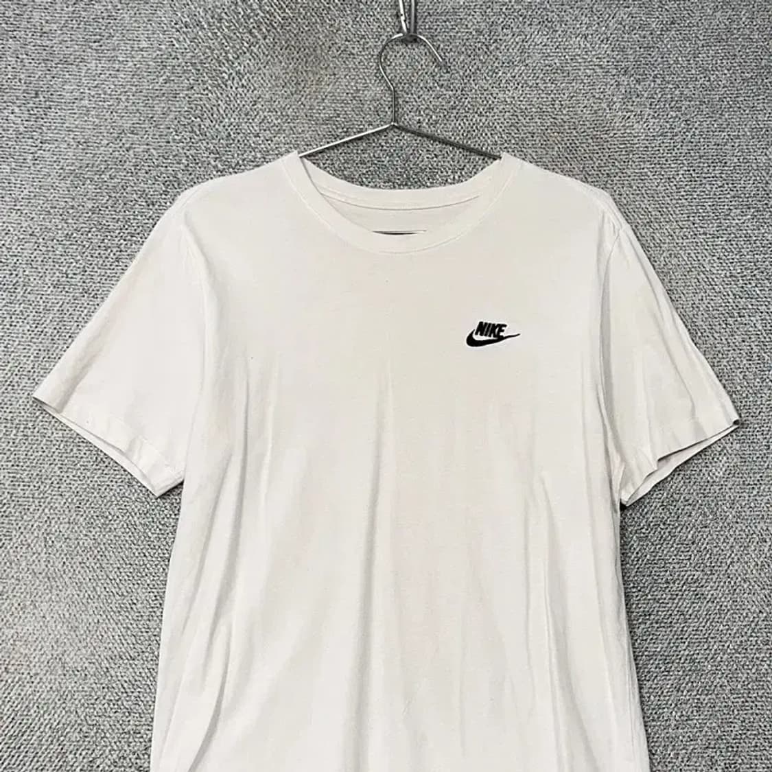 나이키 화이트 로고 캐주얼 반팔 티 M 상품이미지3