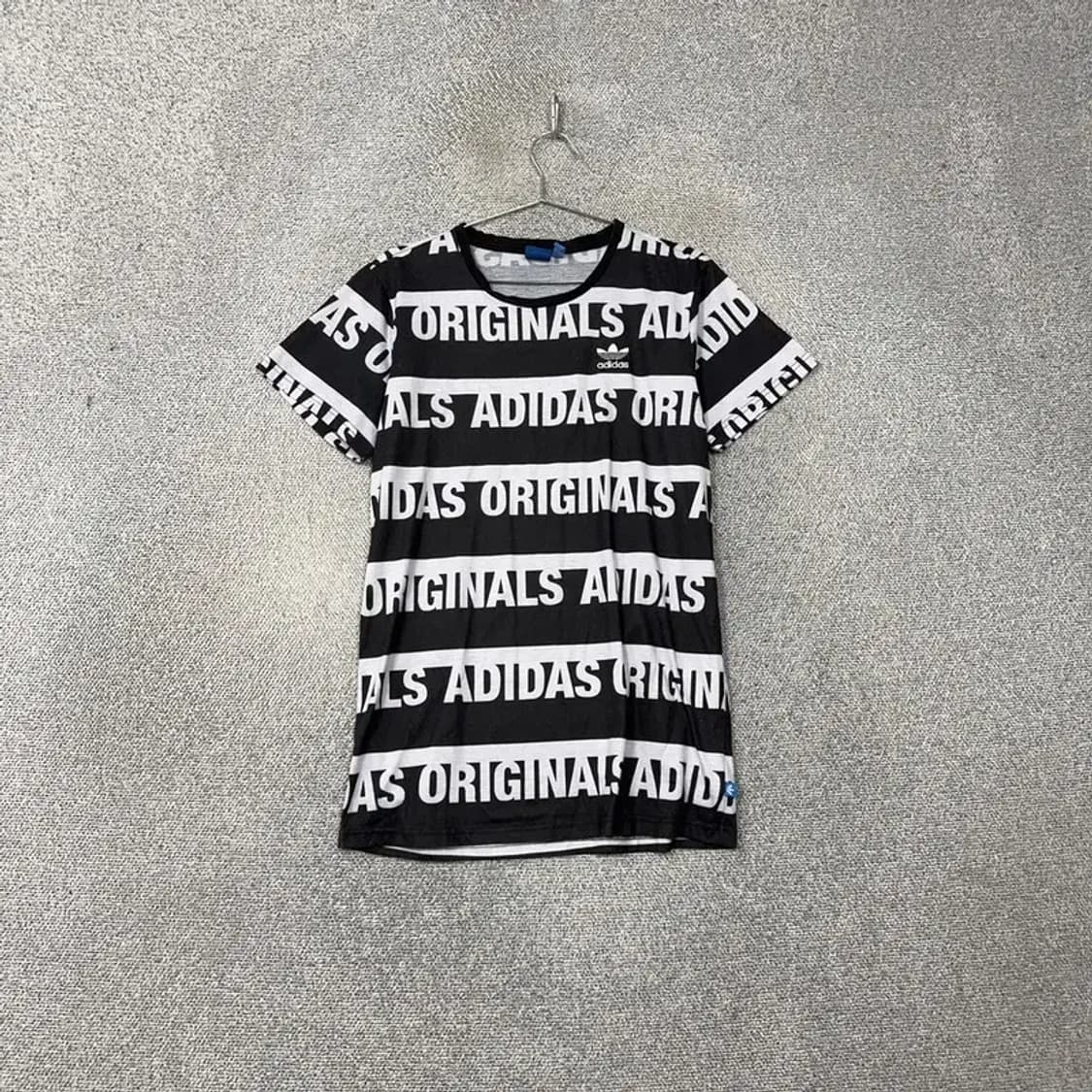 아디다스 멀티로고 블랙 반팔 티 L 상품이미지1