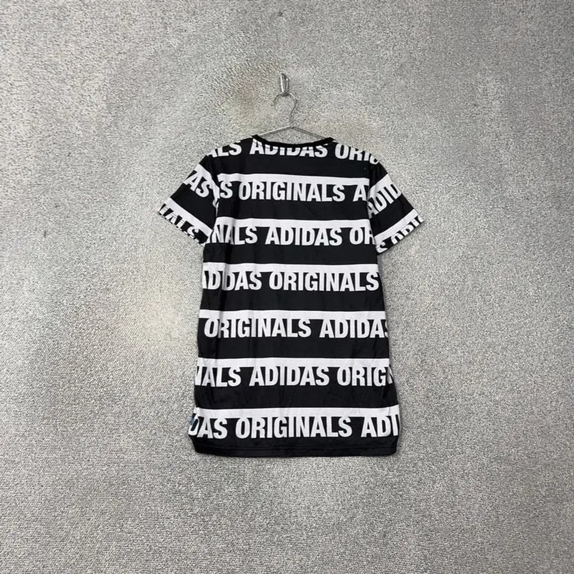 아디다스 멀티로고 블랙 반팔 티 L 상품이미지2