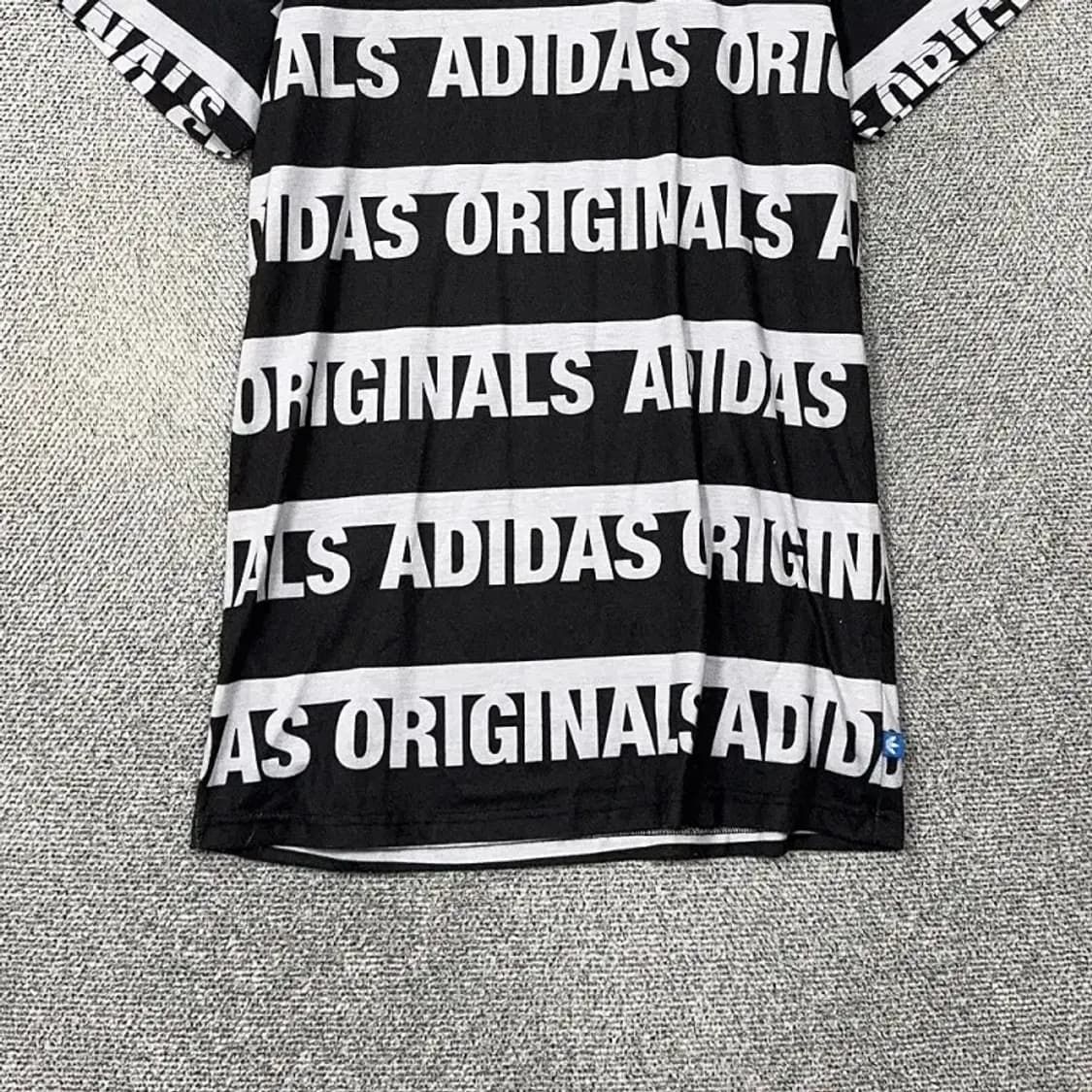 아디다스 멀티로고 블랙 반팔 티 L 상품이미지4