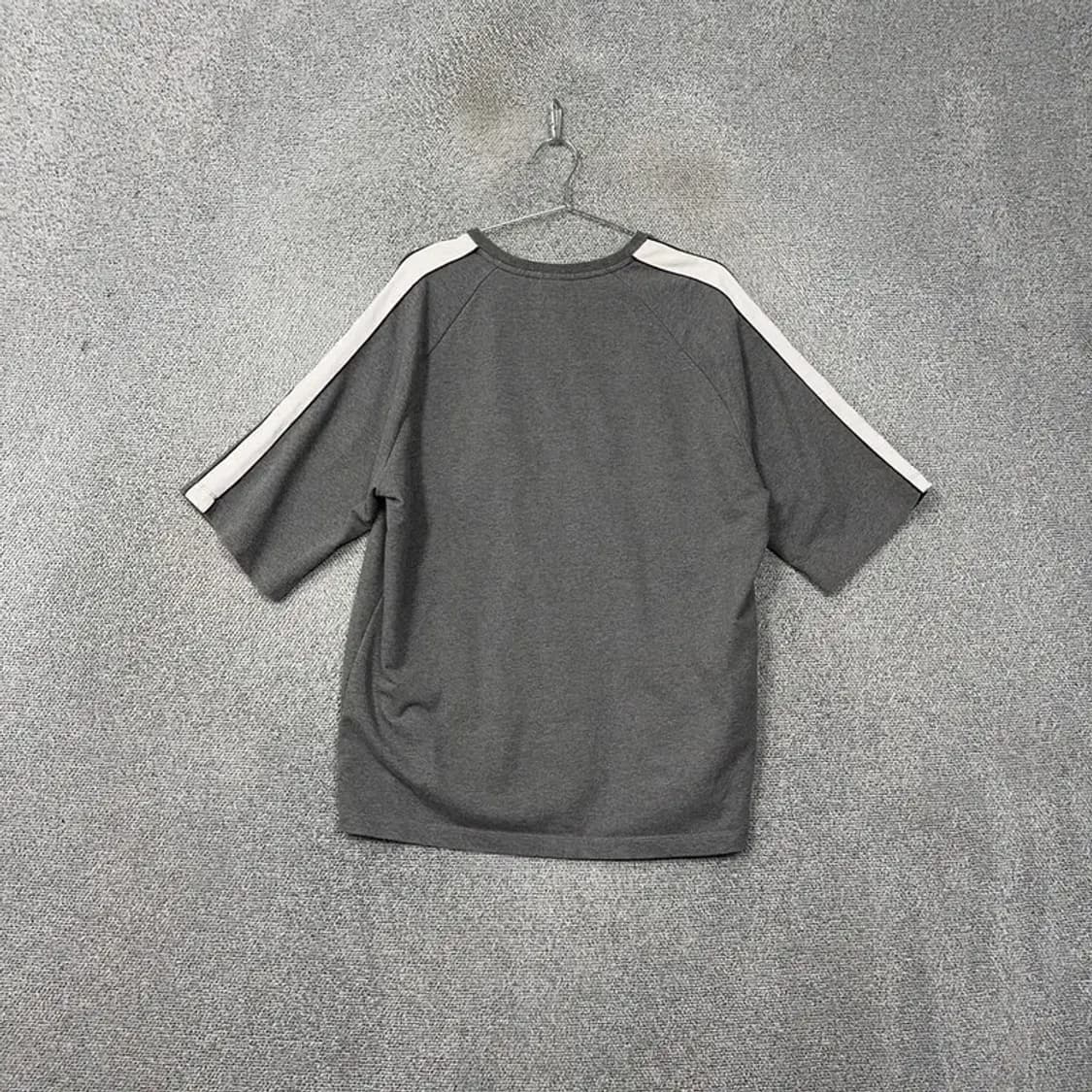 질스튜어트 프린팅 센터 로고 그레이 반팔 티 105 상품이미지2