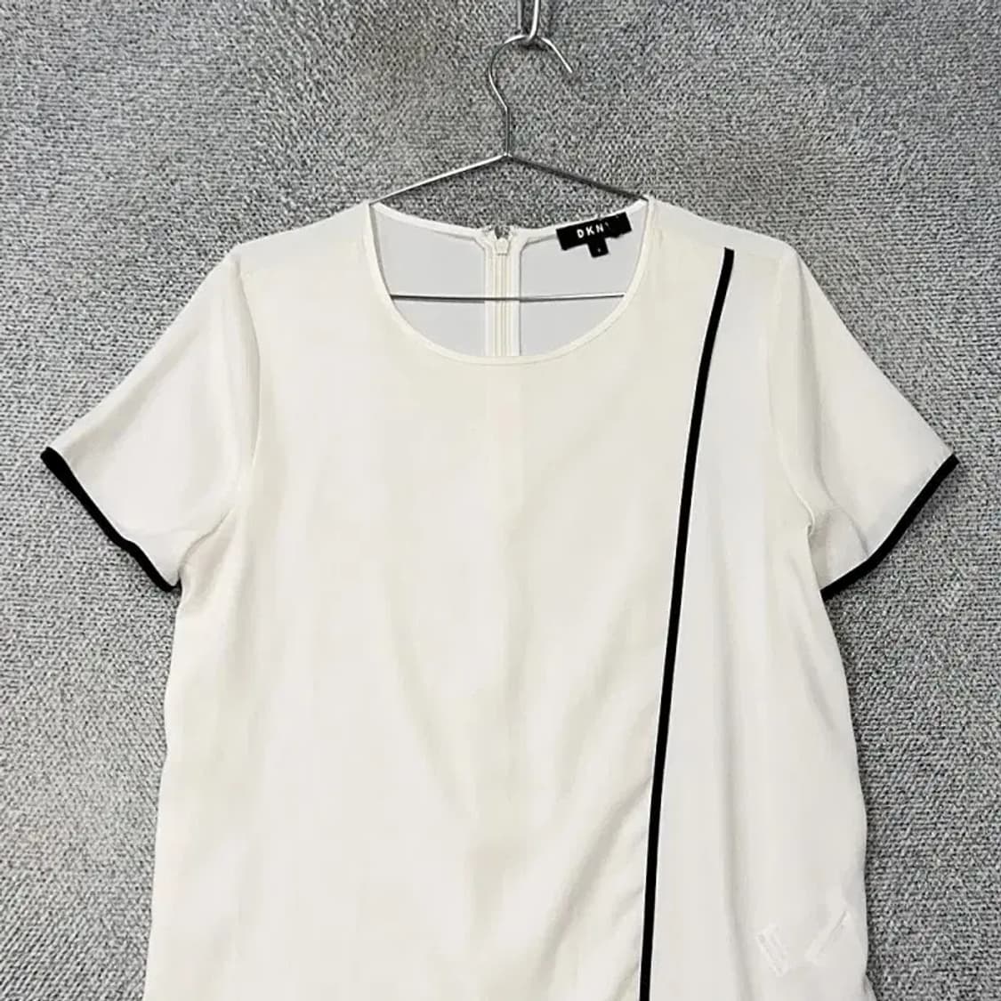 DKNY 크림 반팔 블라우스 S 상품이미지3