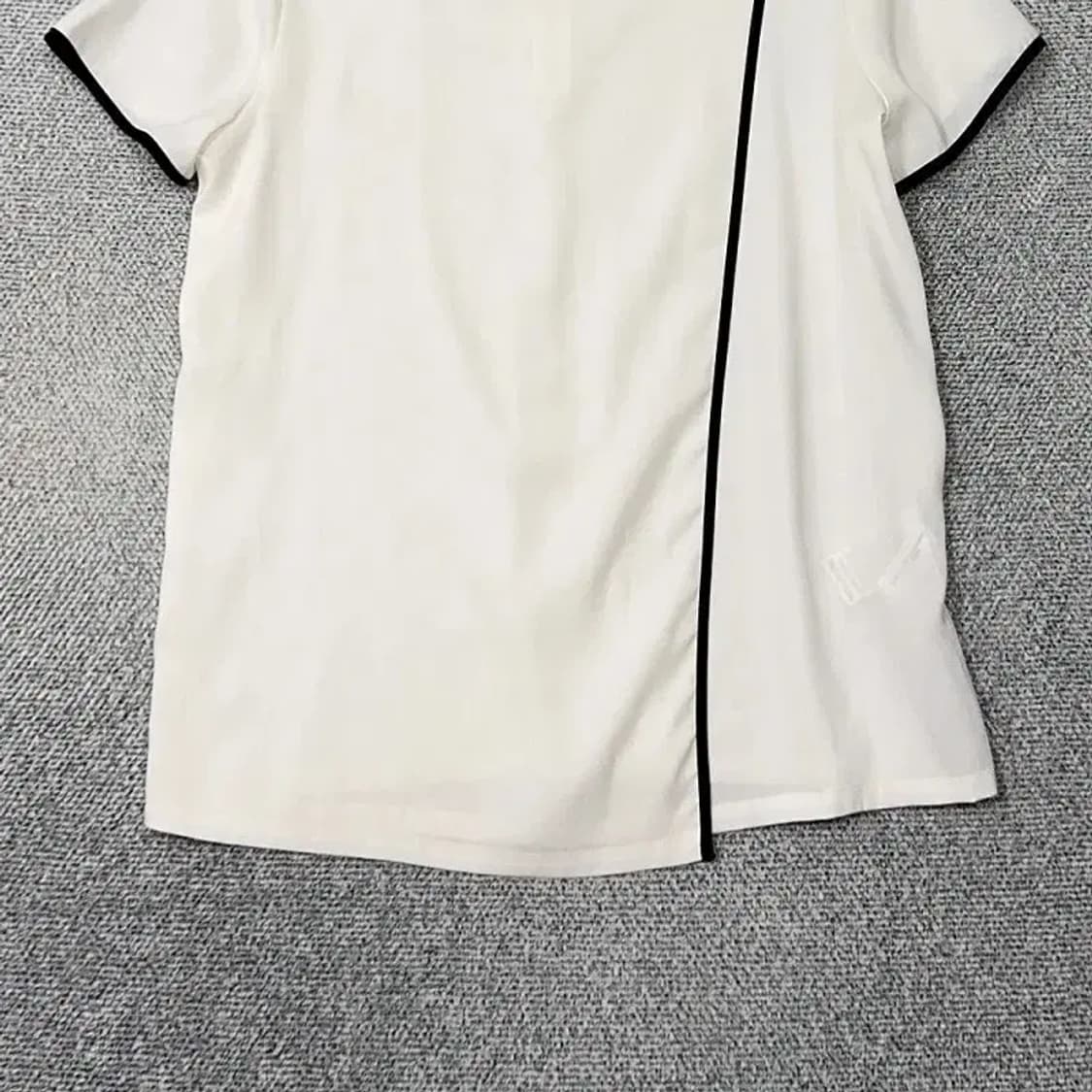 DKNY 크림 반팔 블라우스 S 상품이미지4