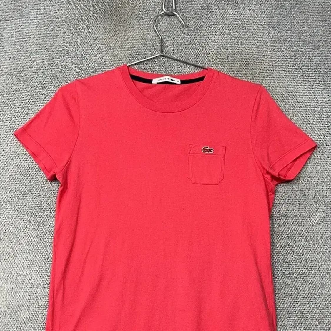 라코스테 여성 포켓 로고 코랄 반팔 티 95 상품이미지3