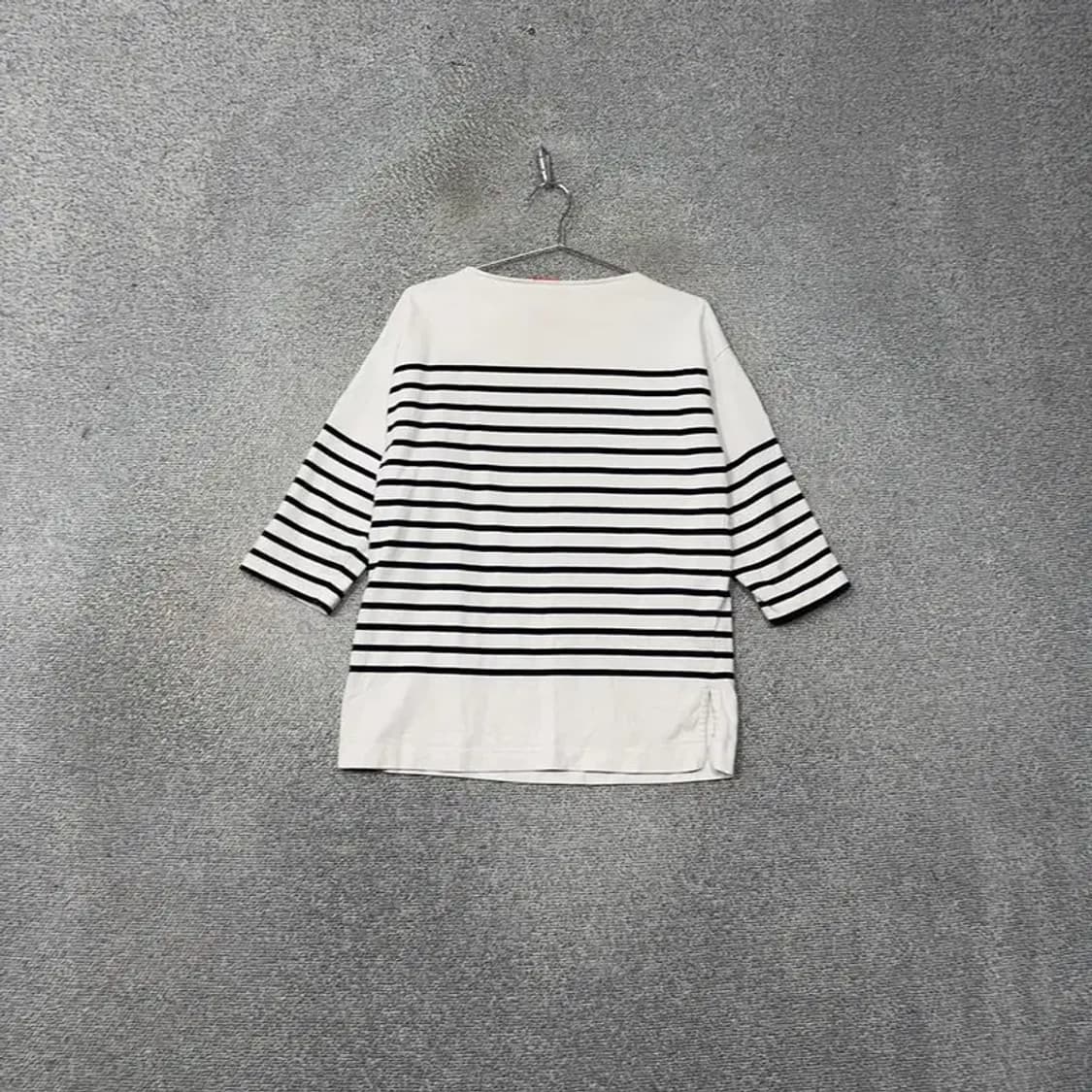 럭키슈에뜨 스트라이프 화이트 반팔 티 F 상품이미지2