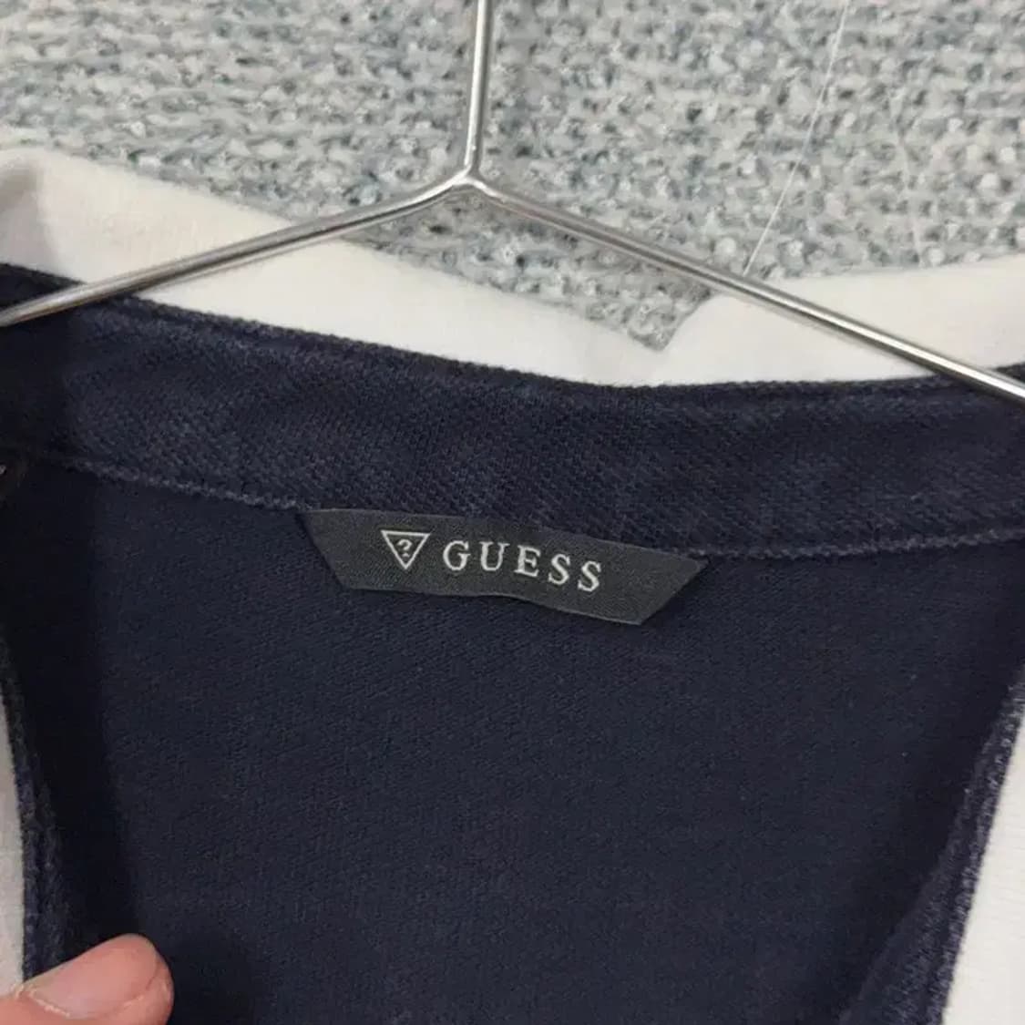 게스 네이비 로고 반팔 카라티 M 상품이미지3