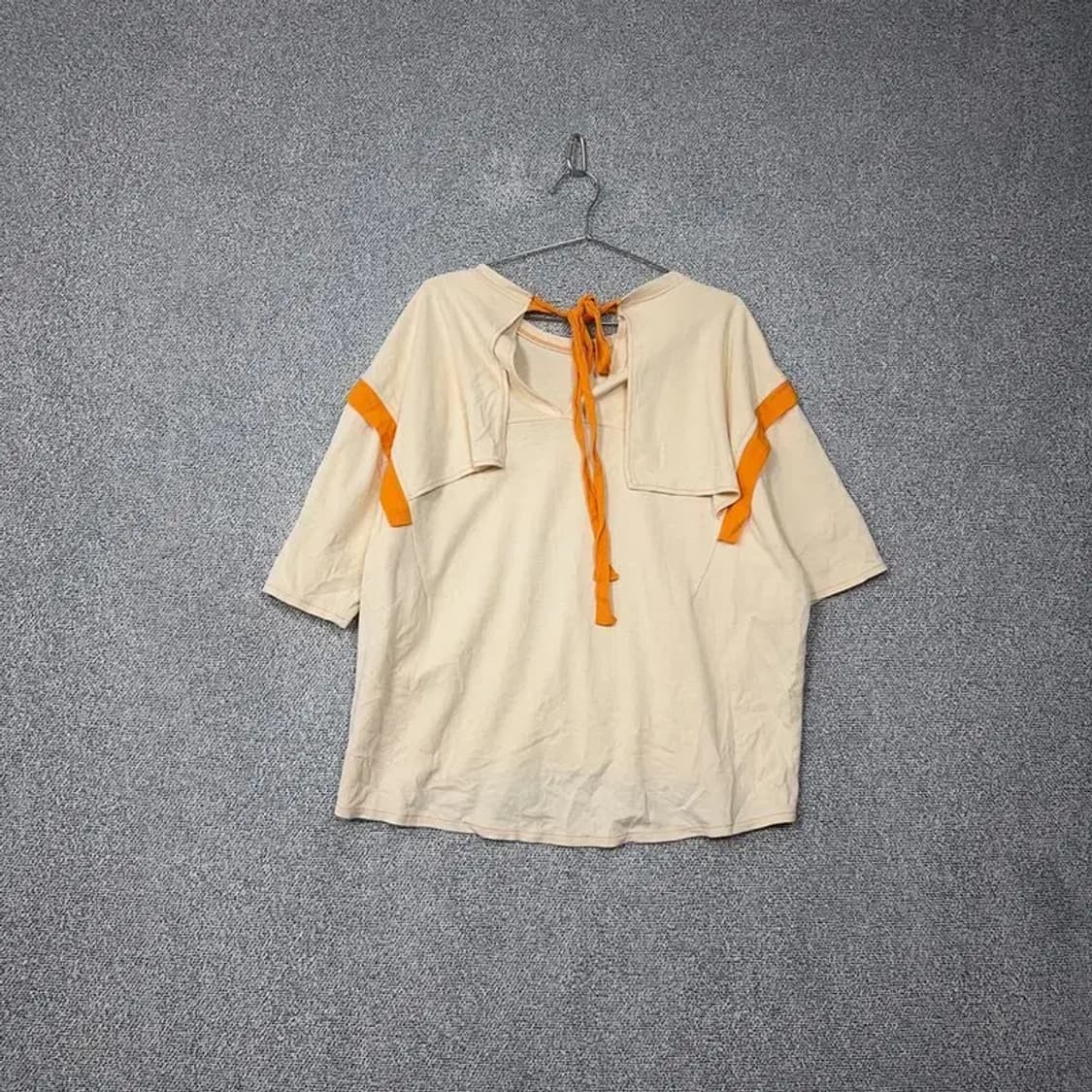 스튜디오 톰보이 크림 뒷면 절개 오버핏 반팔 티 F 상품이미지2