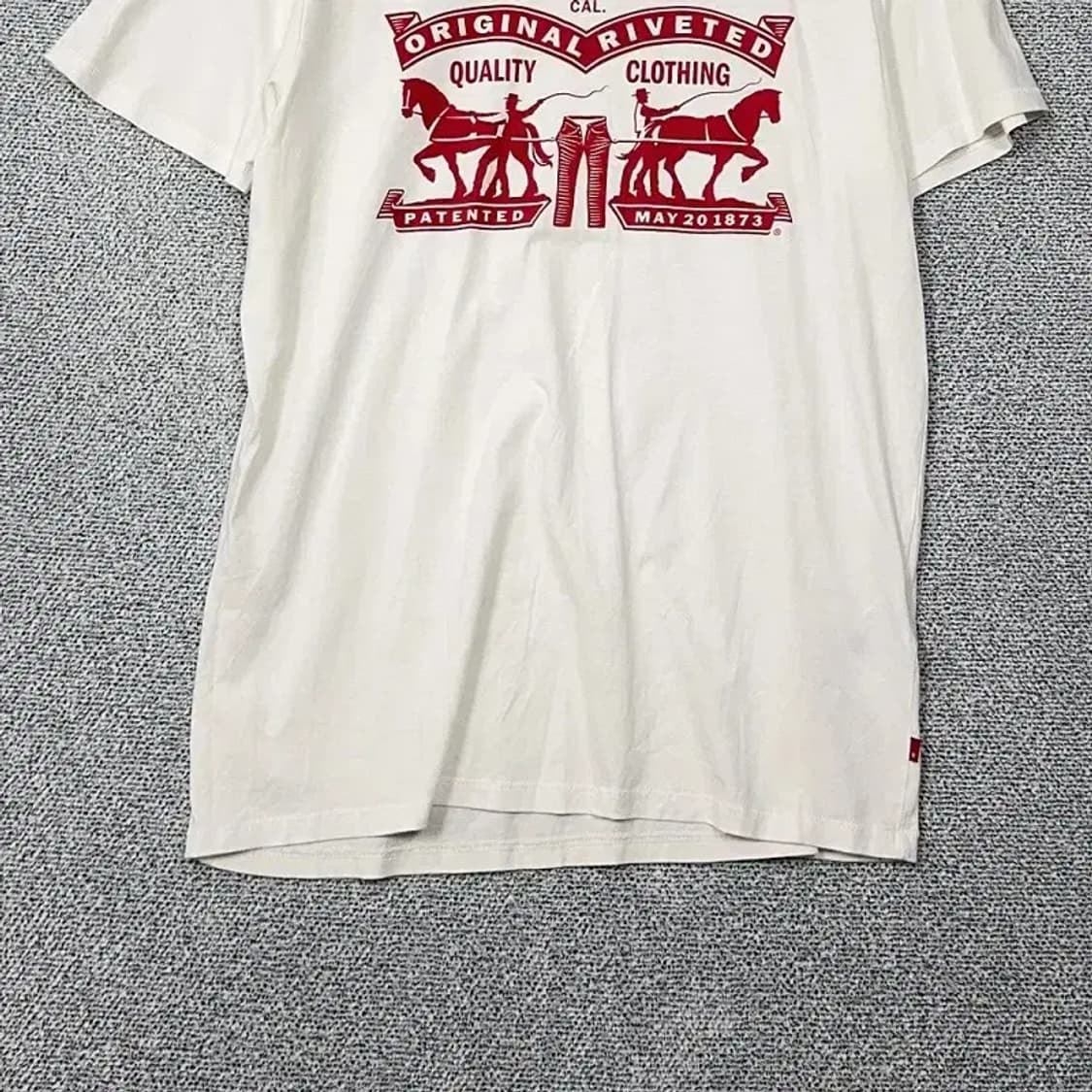 리바이스 프린팅 화이트 반팔 티 L 상품이미지4