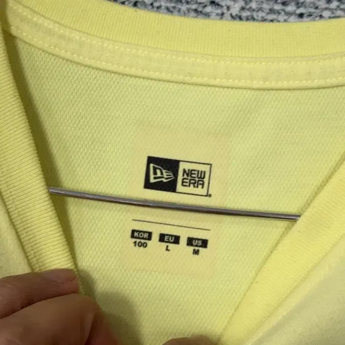 뉴에라 옐로우 프린팅 반팔 티 L 상품이미지5