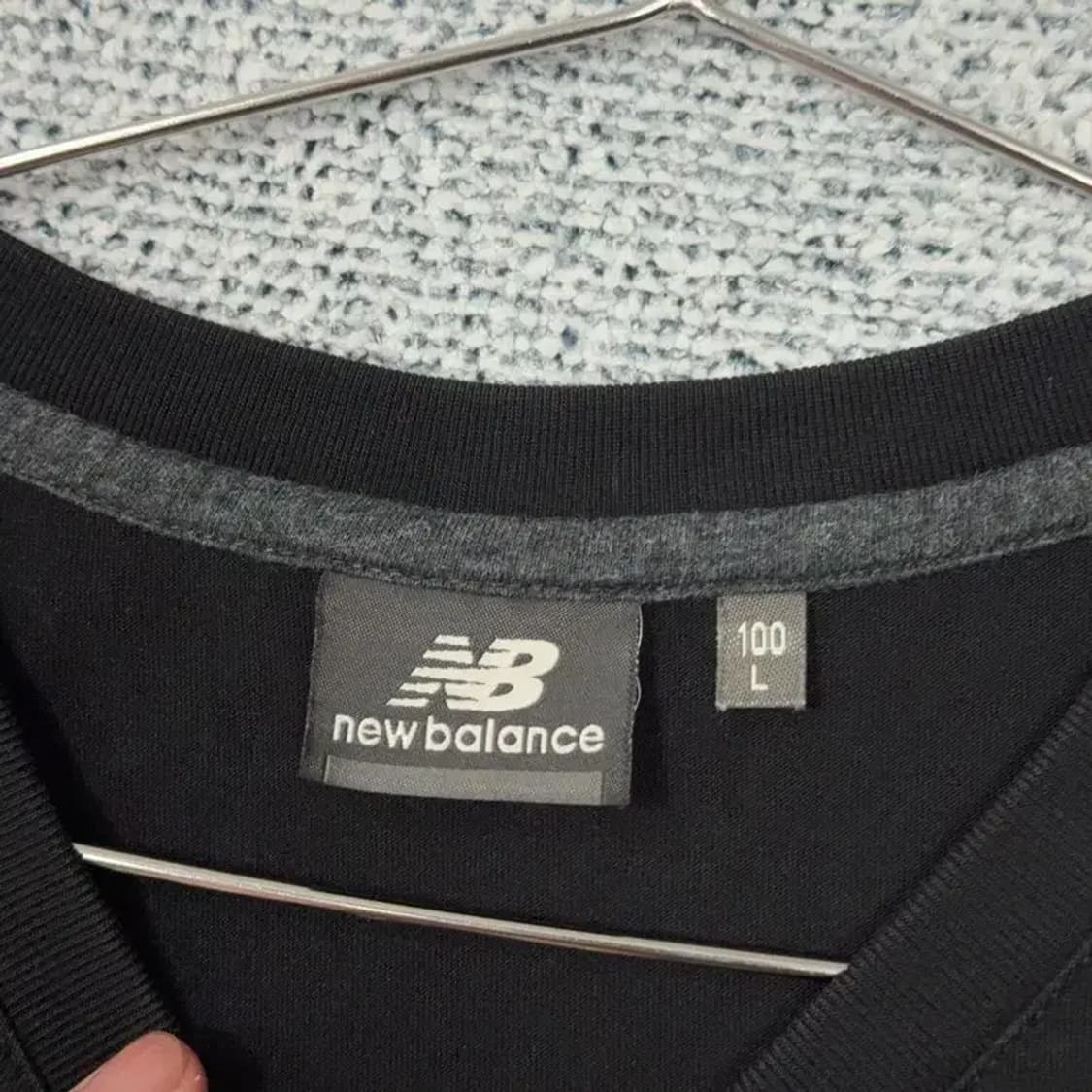 뉴발란스 프린팅 블랙 반팔 티 L 상품이미지3