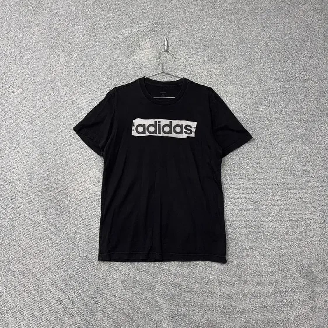 아디다스 스펠 로고 프린팅 블랙 반팔 티 XL 상품이미지1