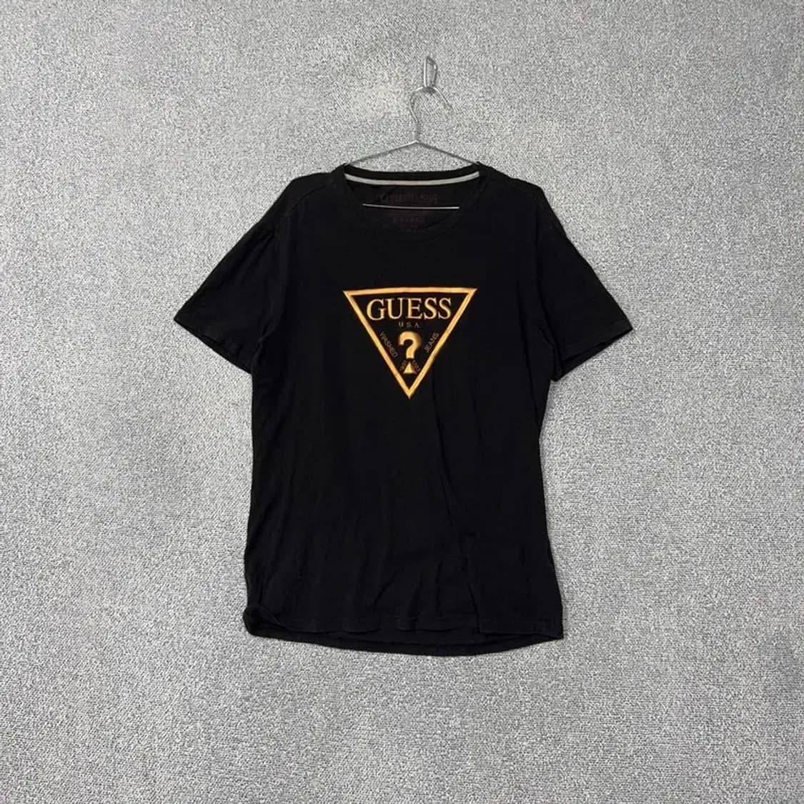 게스 삼각 로고 프린팅 블랙 반팔 티 X-LARGE 상품이미지1