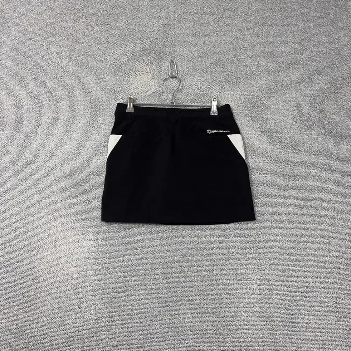 [새상품]테일러메이드 골프 기능성 블랙 미니스커트 J/XS 상품이미지2