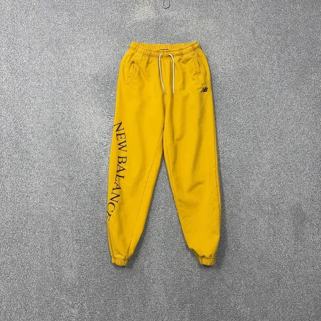 뉴발란스 프린팅 옐로우 조거팬츠 S 상품이미지1