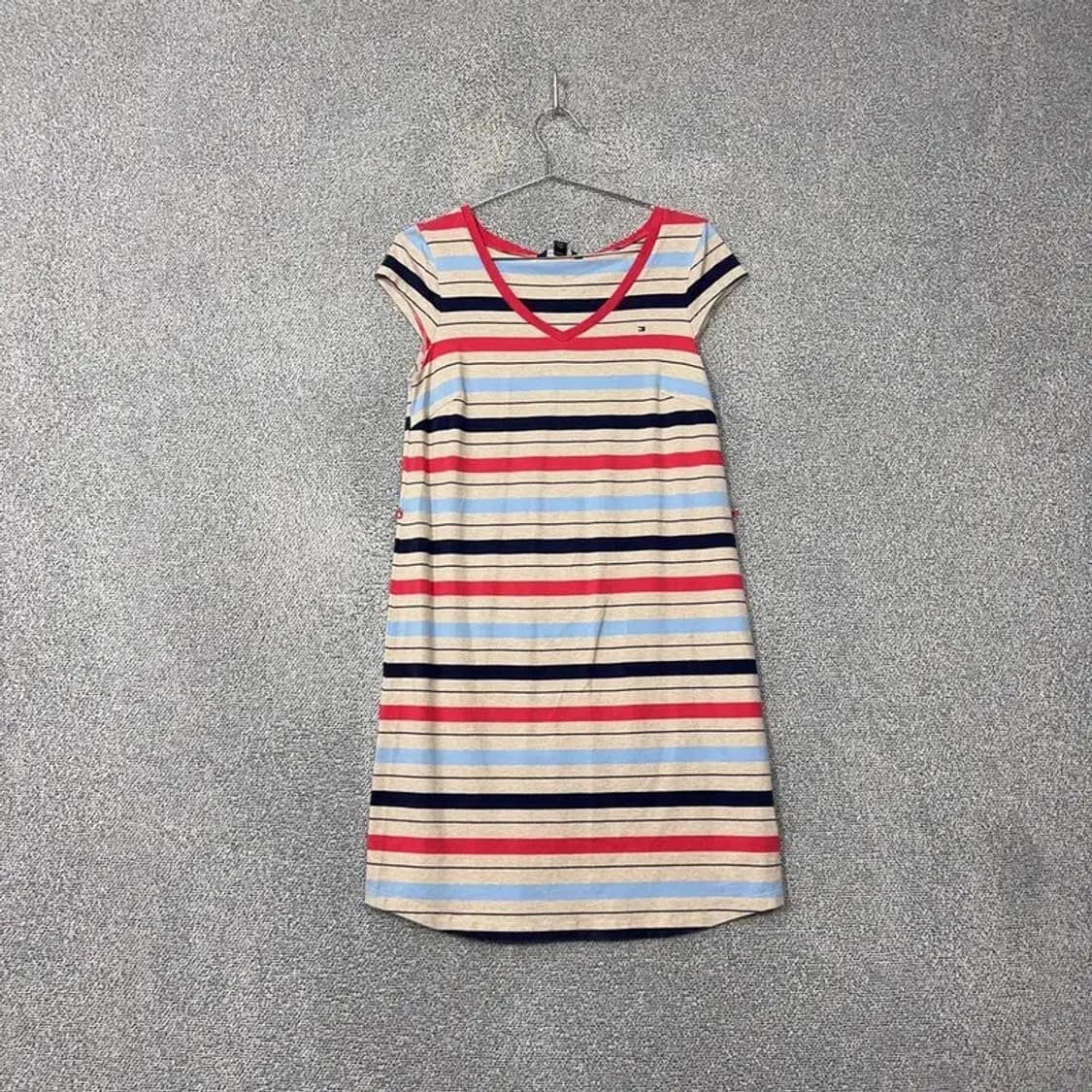 타미힐피거 스트라이프 브이넥 로고 반팔 원피스 S/P 상품이미지1