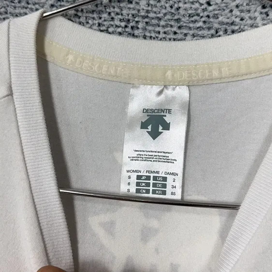 데상트 로고 프린팅 캐주얼 반팔티 S 상품이미지3