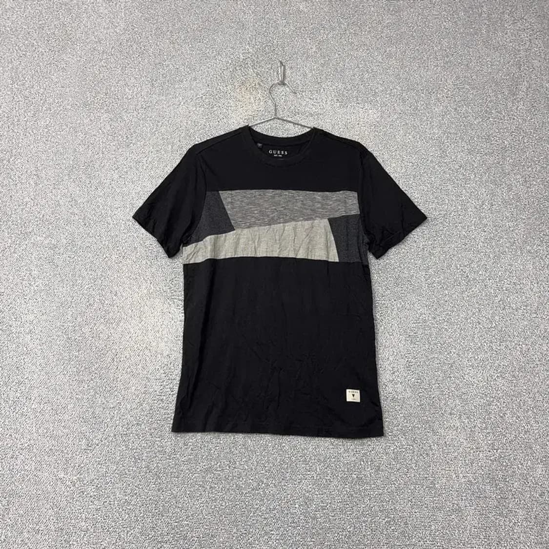 게스 프린팅 블랙 반팔 티 L 상품이미지1