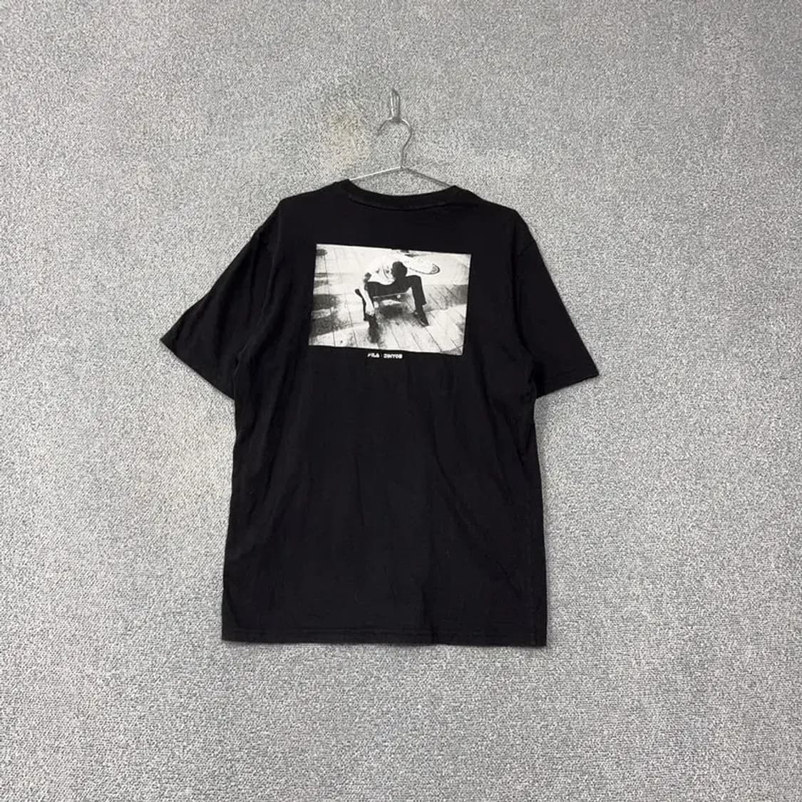 휠라 스펠 로고 블랙 반팔 티 MEDIUM 상품이미지2