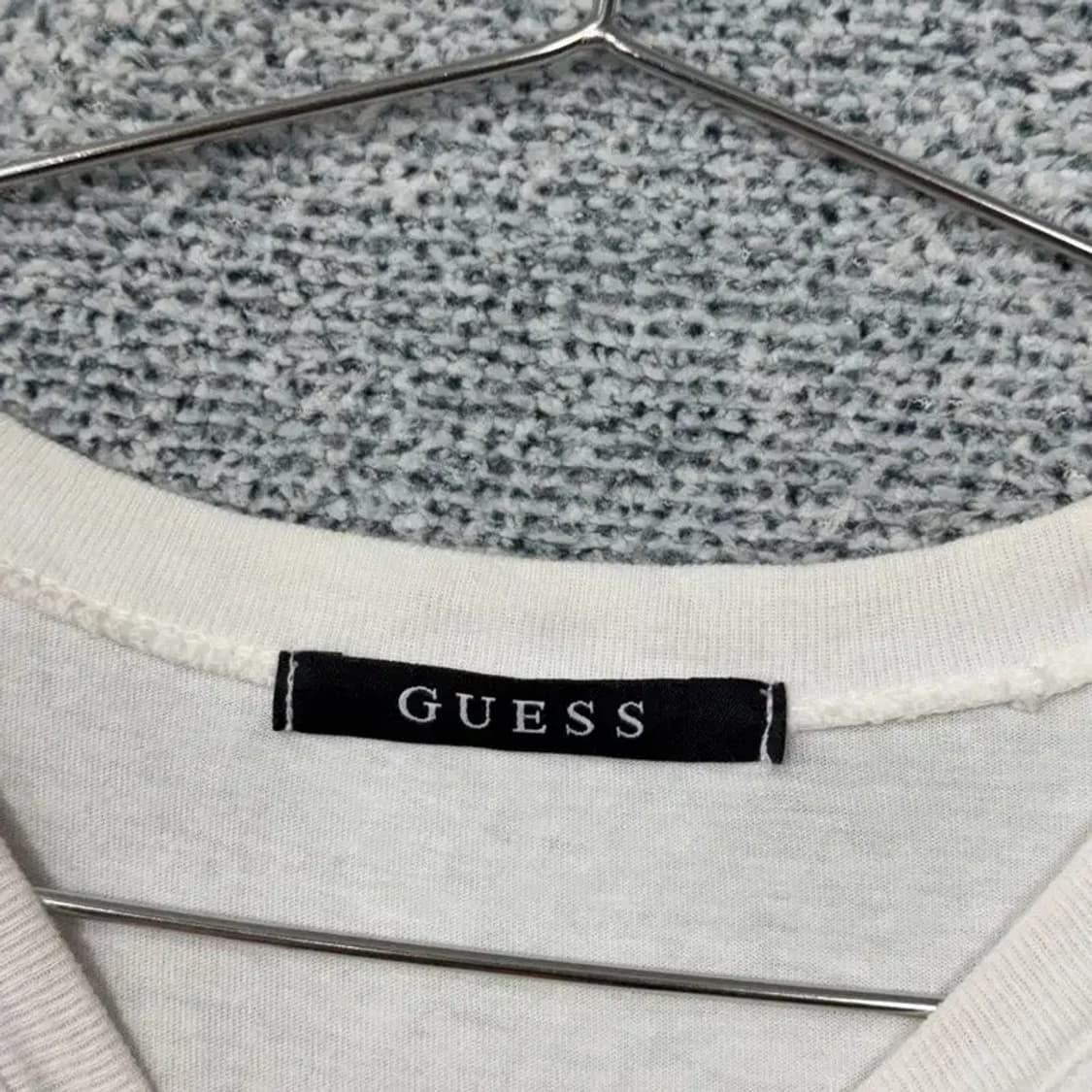 게스 로고 캐주얼 반팔 티 M 상품이미지3