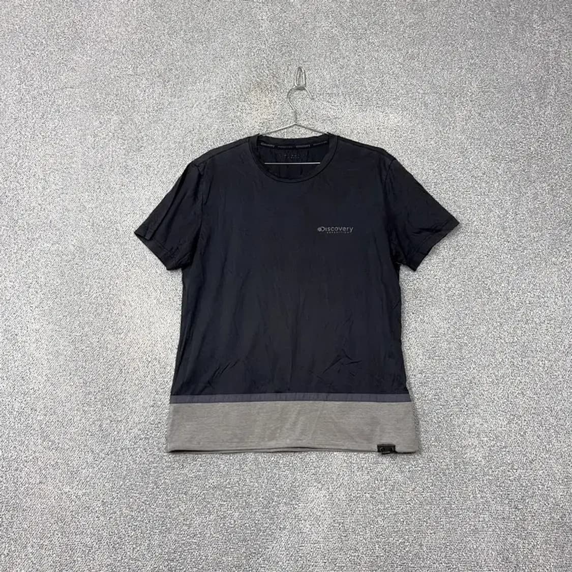 디스커버리 블랙 캐주얼 반팔 티 105 상품이미지1