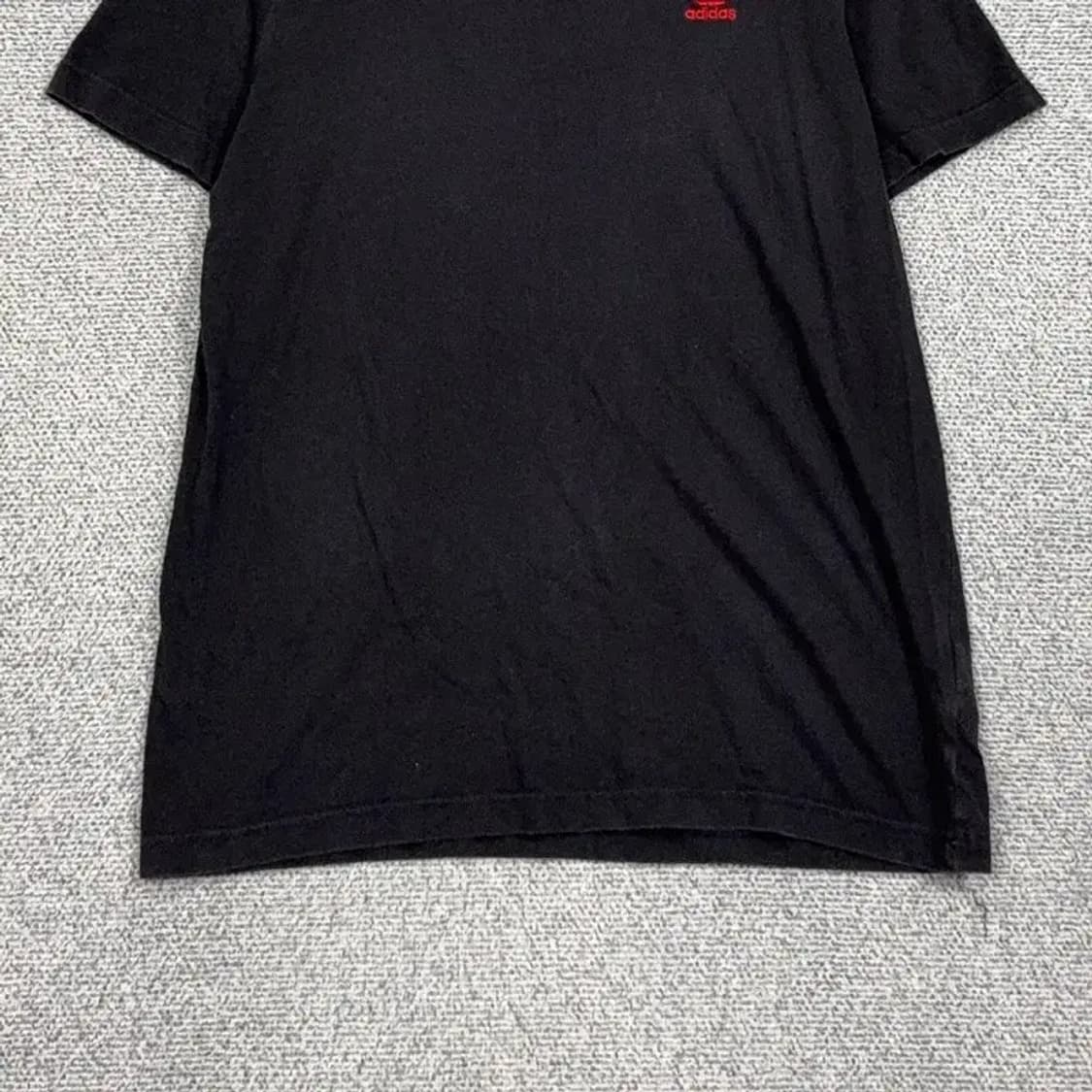 아디다스 블랙 불꽃 로고 반팔 티 M 상품이미지4