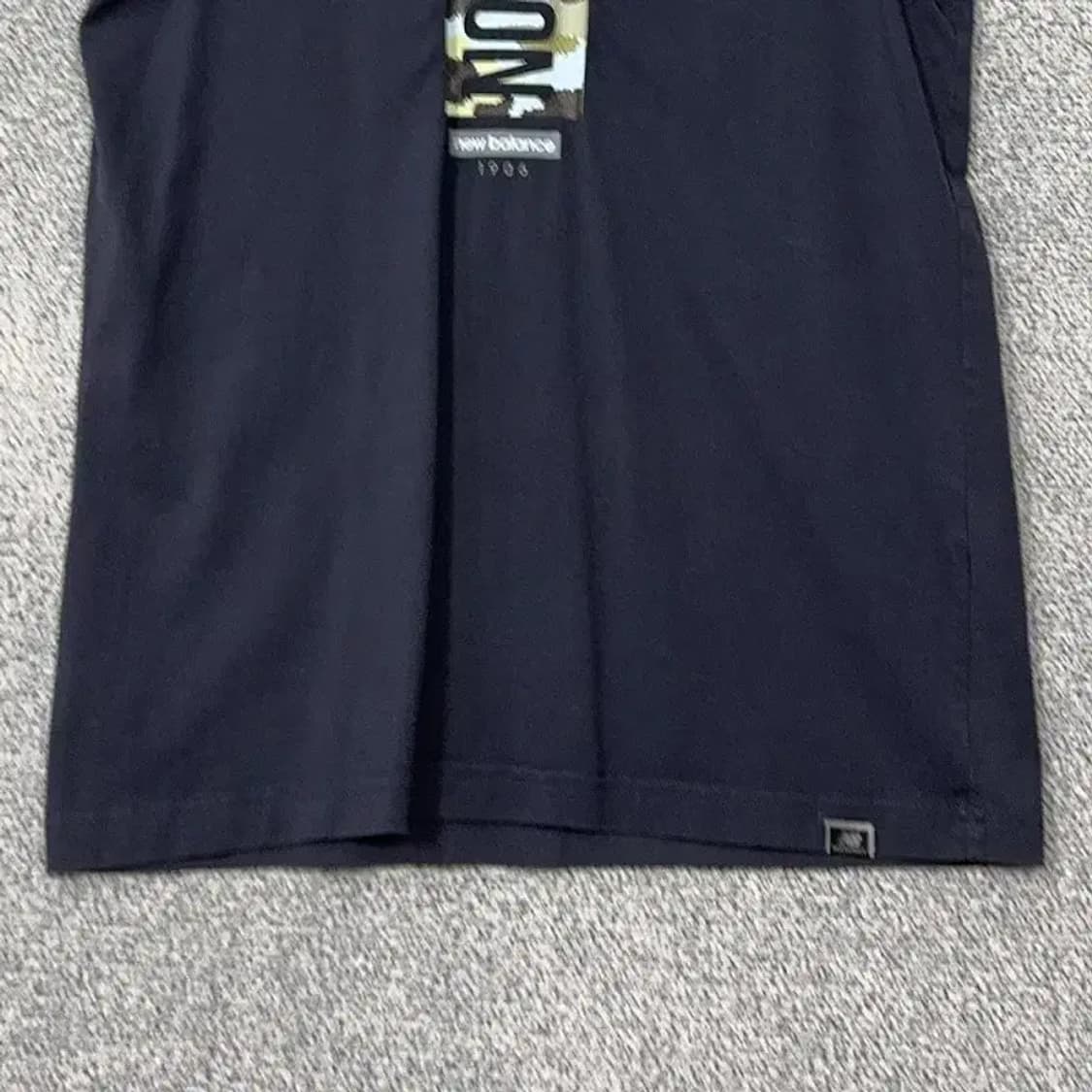 뉴발란스 프린팅 네이비 민소매 나시 M 상품이미지4