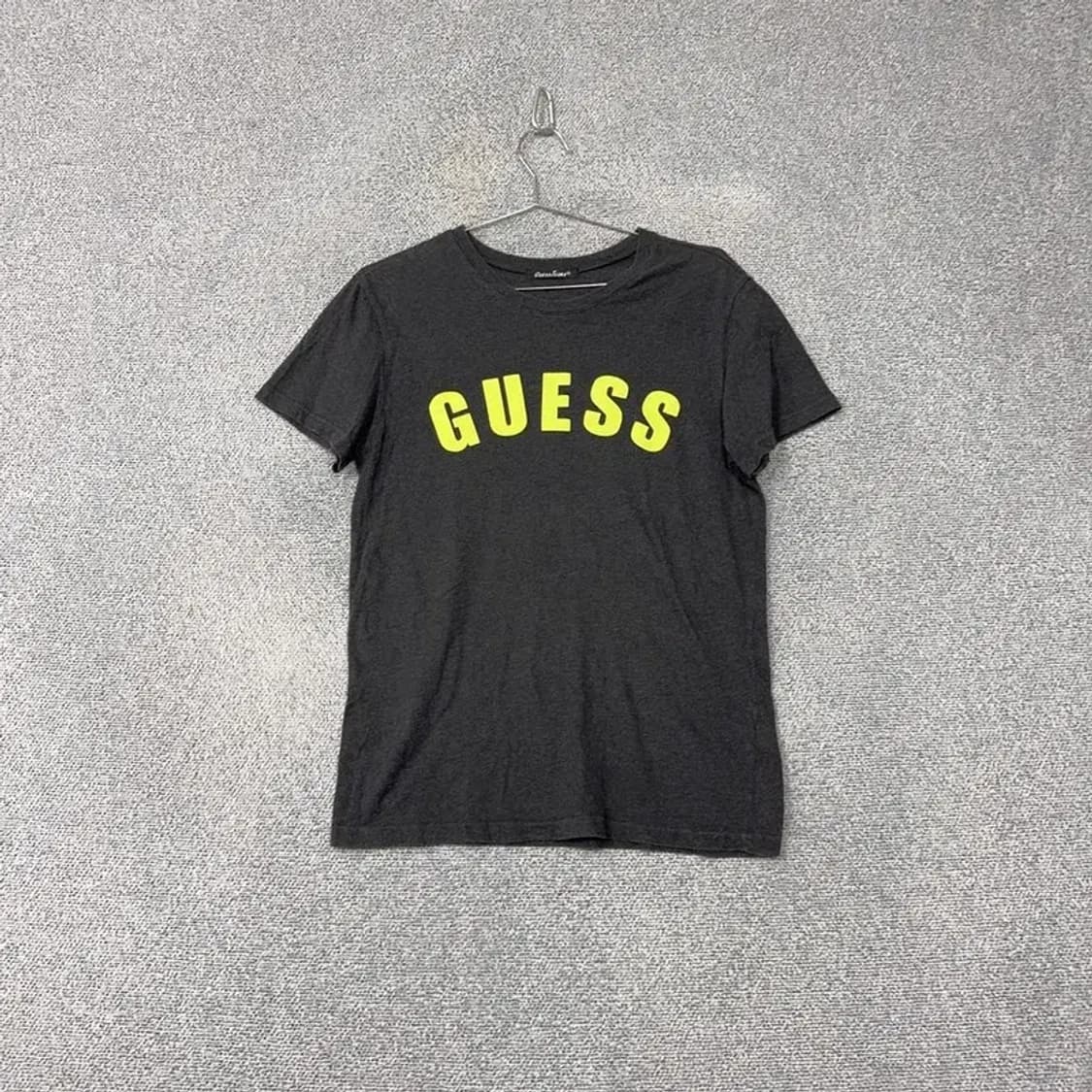 게스 스펠 로고 그레이 반팔 티 M 상품이미지1