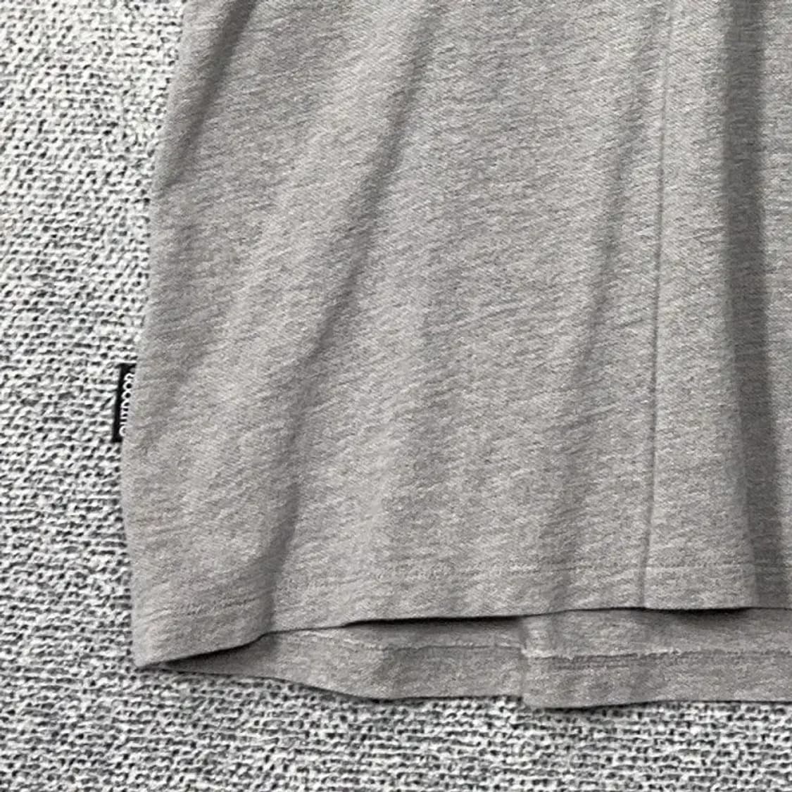 아웃도어 프로덕츠 로고 박스핏 라이트 그레이 반팔 카라티 LARGE 상품이미지3