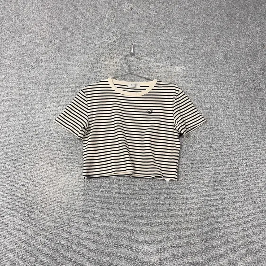 에잇세컨즈 스트라이프 크림 크롭 반팔 티 L 상품이미지1