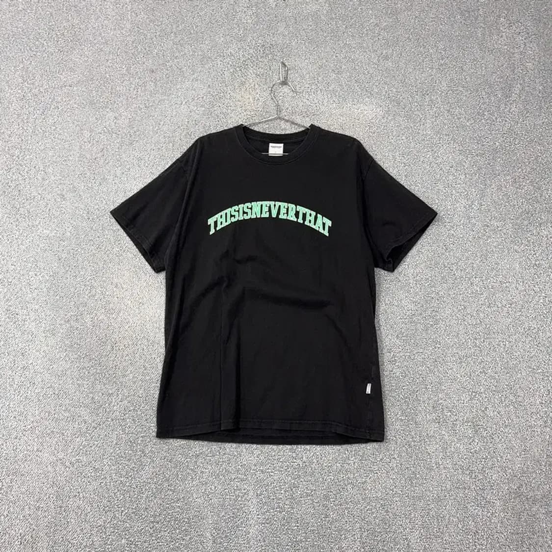 디스이즈네버댓 아치 스펠 로고 프린팅 블랙 반팔 티 L 상품이미지1