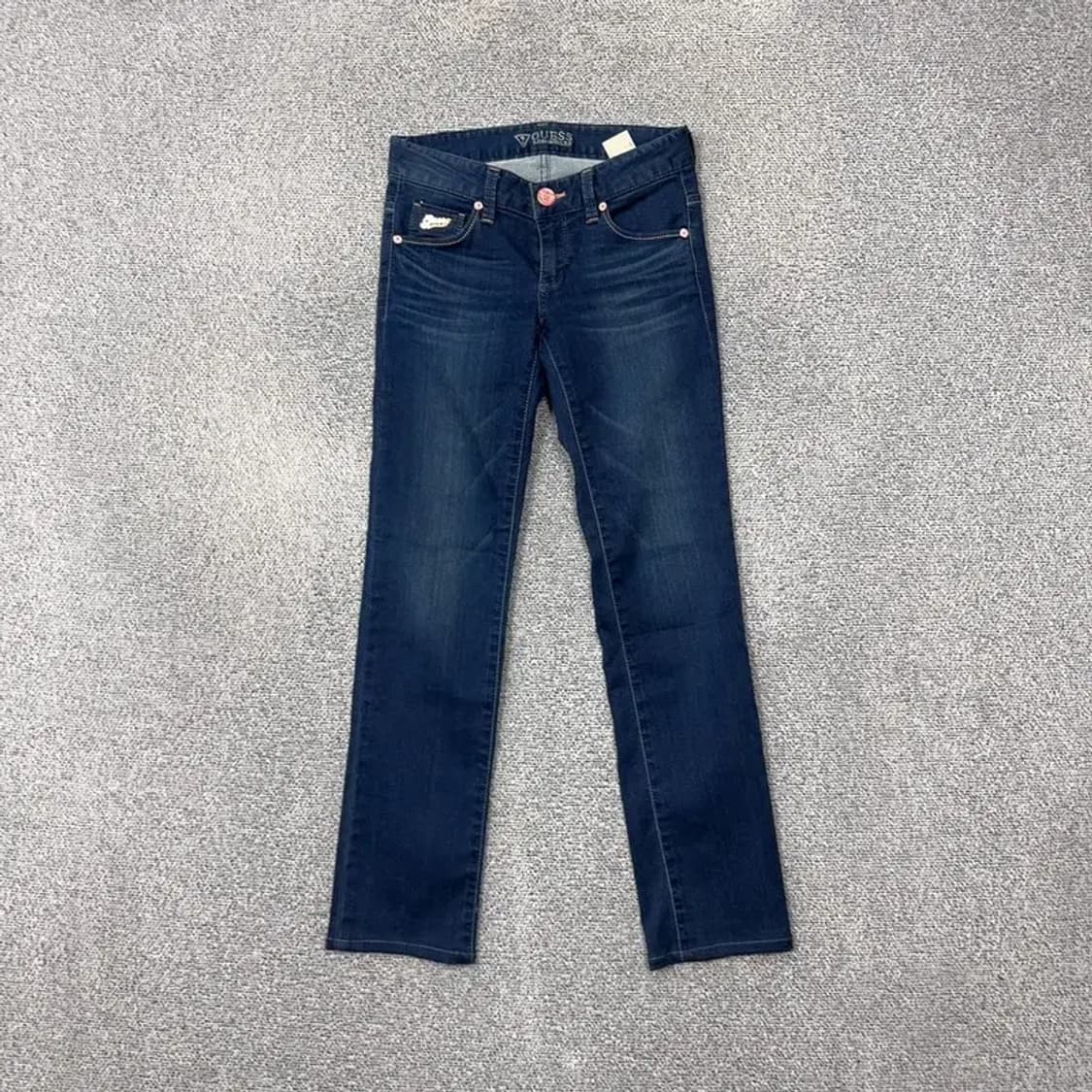 게스 큐빅 로고 일자핏 여성 청바지 24 상품이미지1