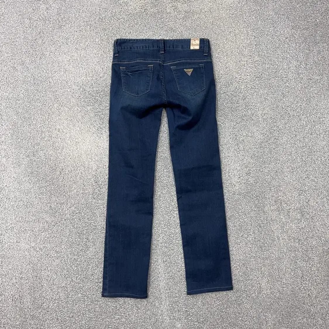 게스 큐빅 로고 일자핏 여성 청바지 24 상품이미지2