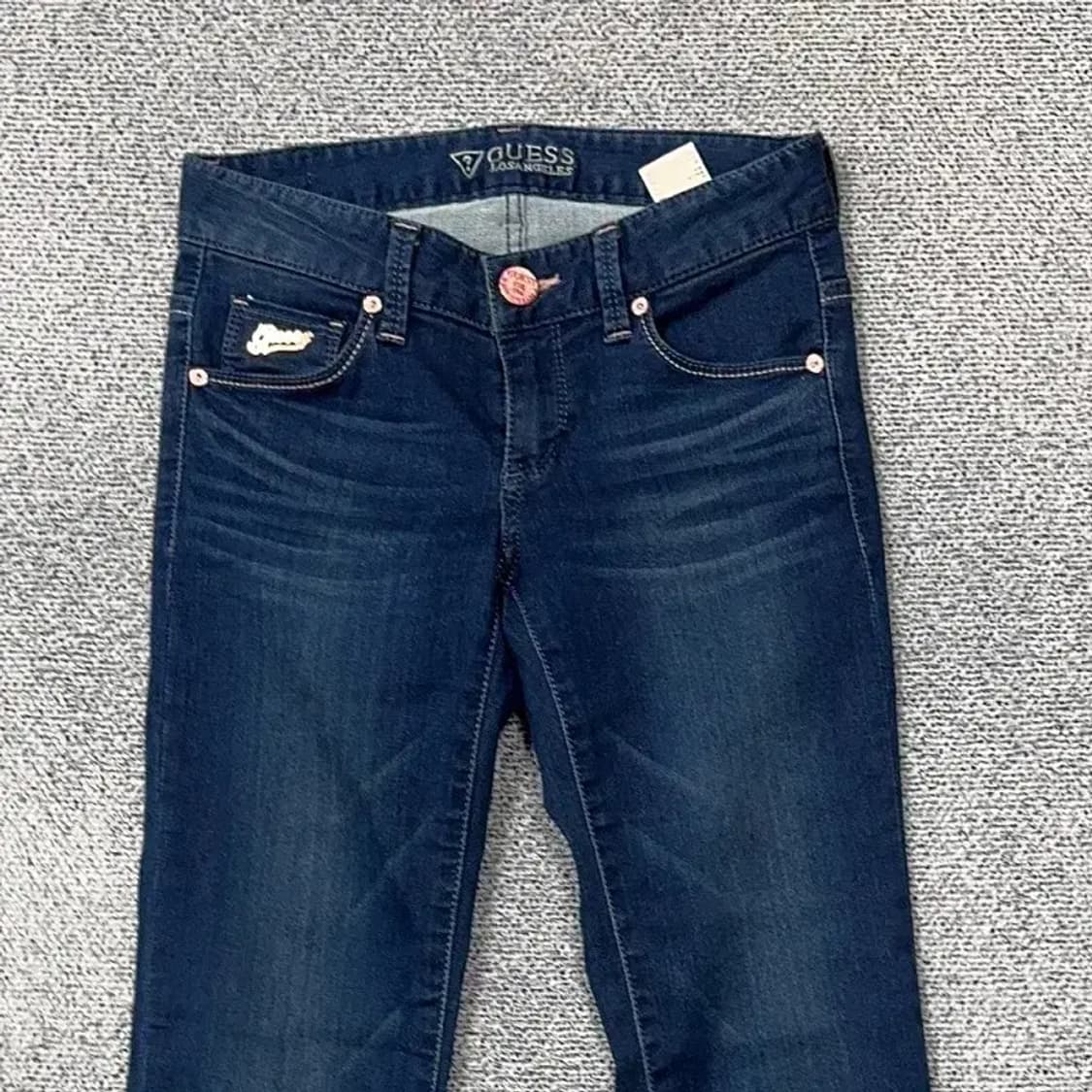 게스 큐빅 로고 일자핏 여성 청바지 24 상품이미지3
