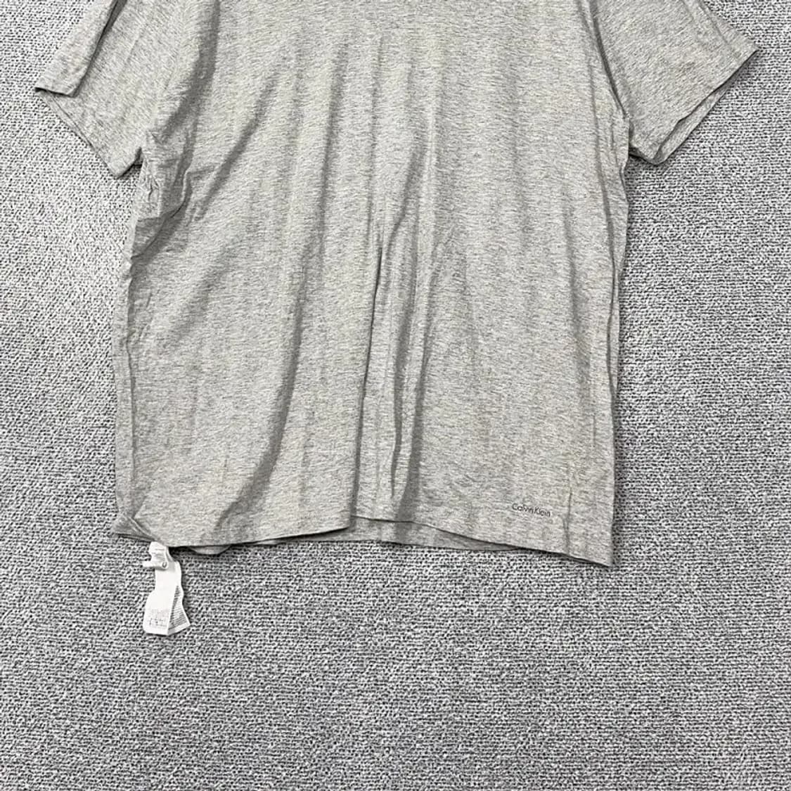 캘빈클라인 라이트 그레이 브이넥 반팔 티 XL 상품이미지4