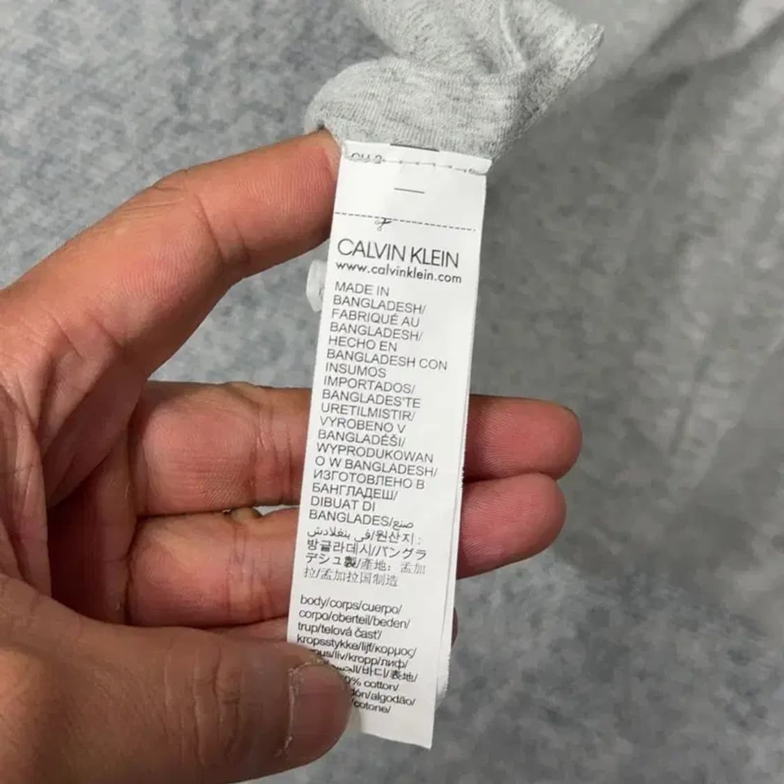 캘빈클라인 라이트 그레이 브이넥 반팔 티 XL 상품이미지6