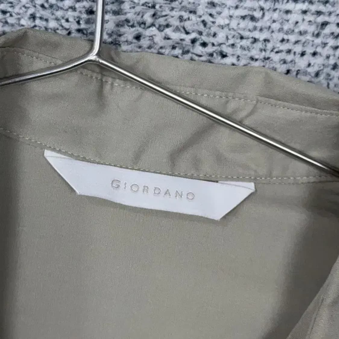 [새상품]지오다노 베이지 블라우스 S 상품이미지5