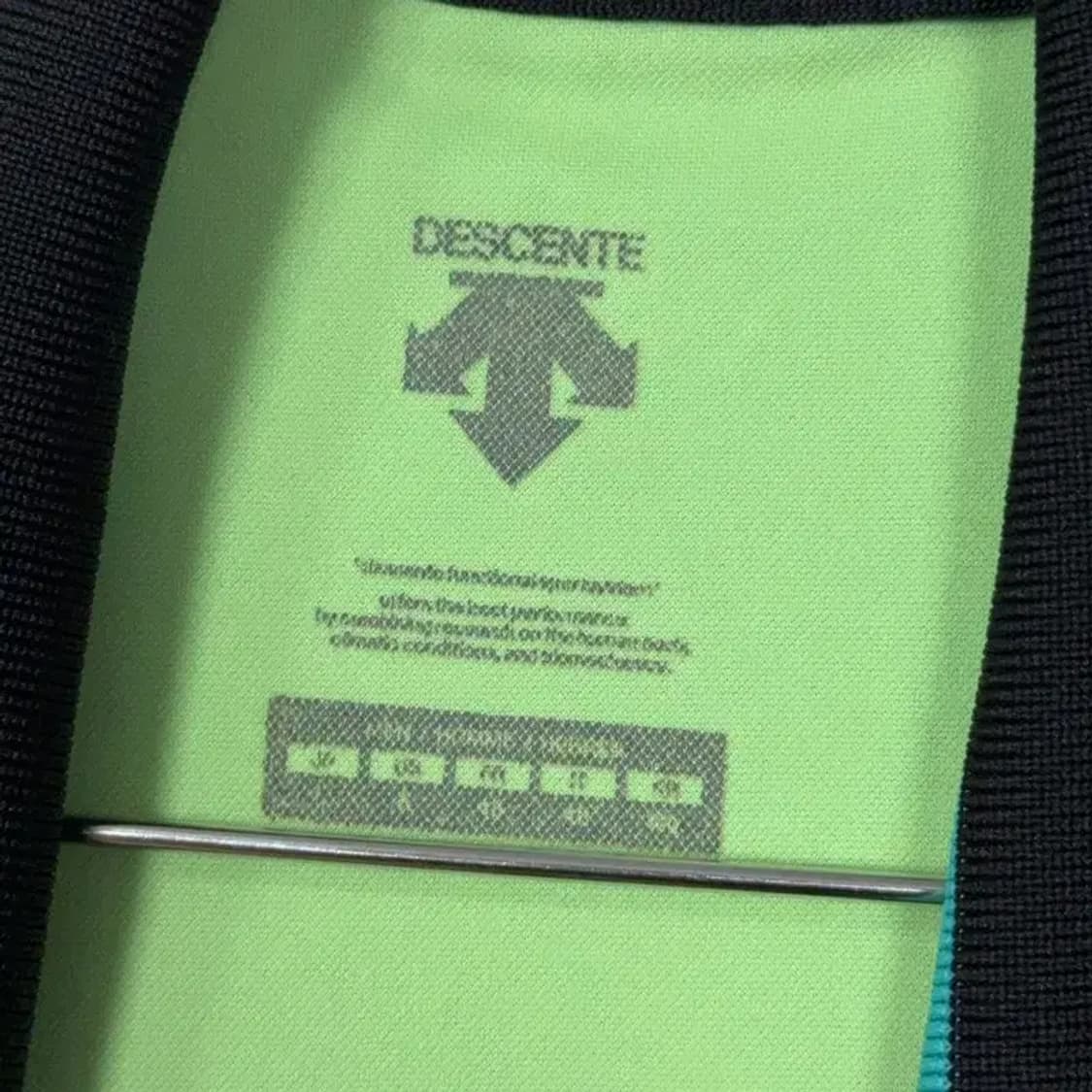 데상트 프린팅 라이트 그린 기능성 반팔 카라티 M 상품이미지5