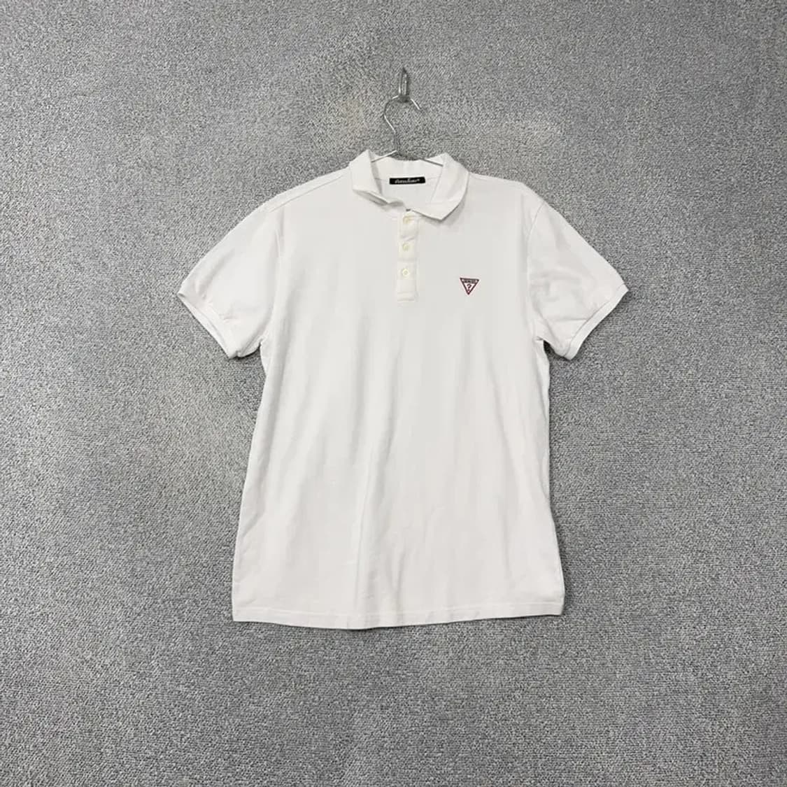 게스 화이트 삼각 로고 반팔 카라티 XL 상품이미지1