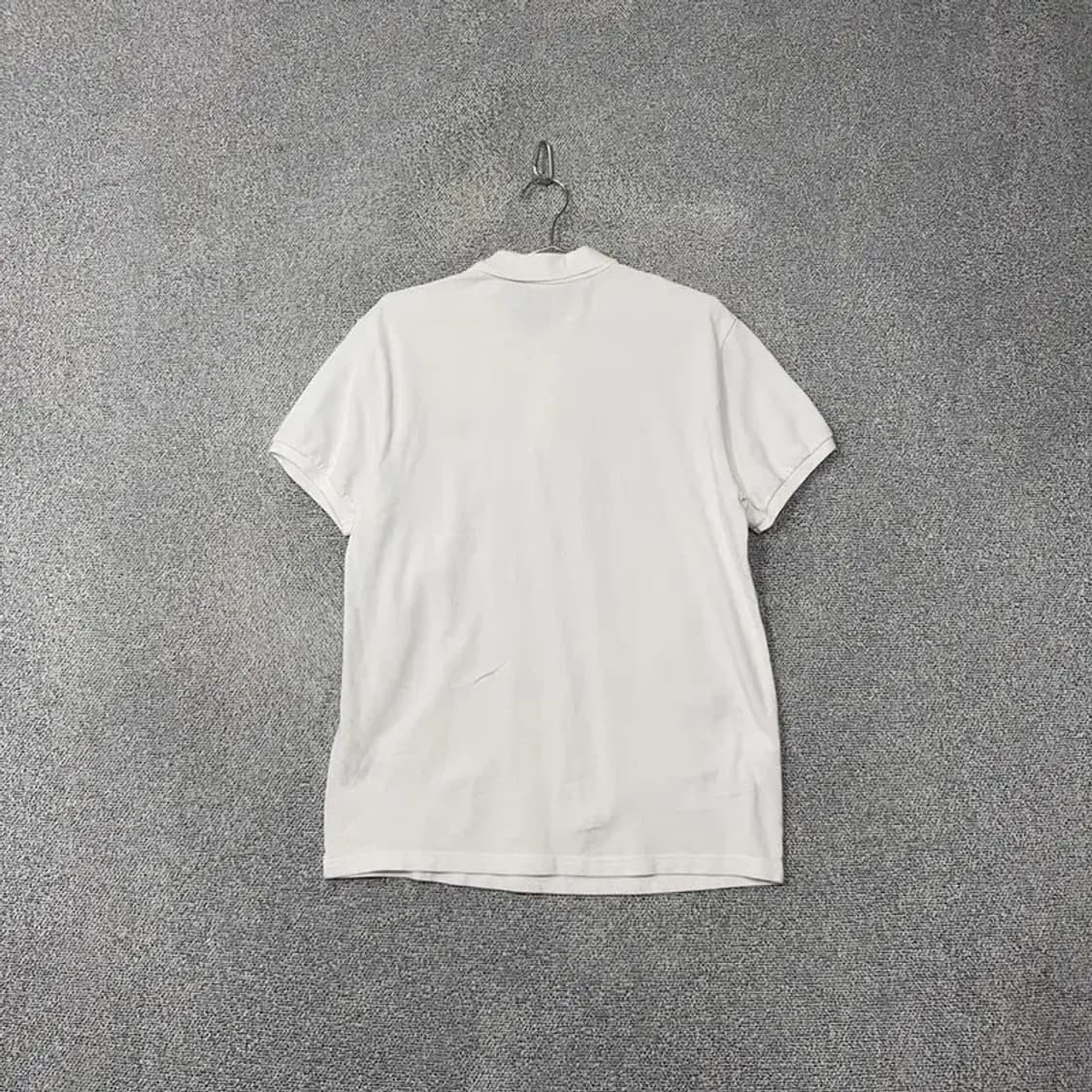 게스 화이트 삼각 로고 반팔 카라티 XL 상품이미지2