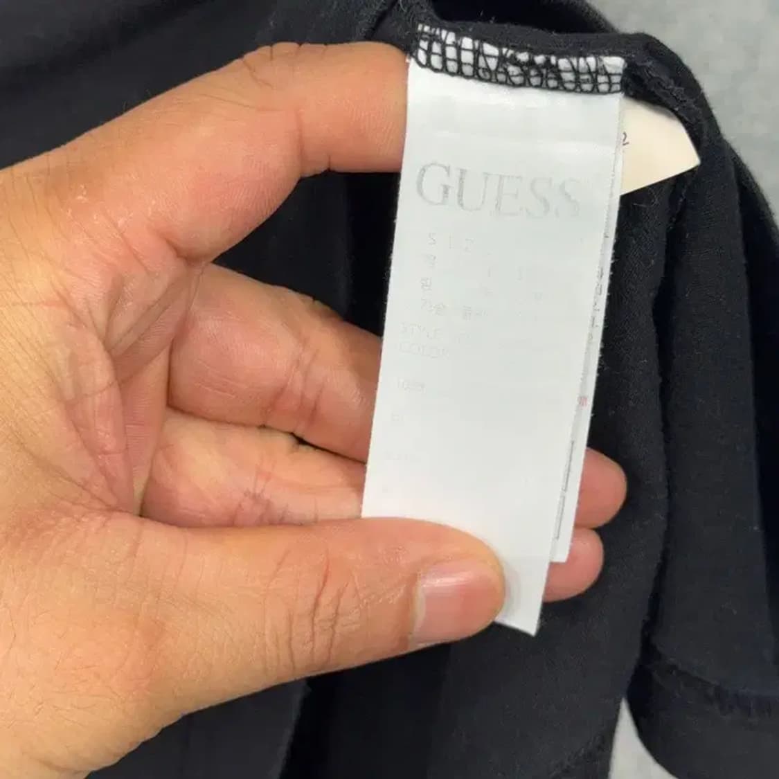 게스 블랙 스펠 로고 반팔 티 L 상품이미지4