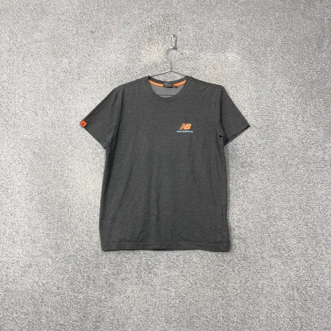 뉴발란스 그레이 로고 운동 기능성 반팔 티 95(M) 상품이미지1