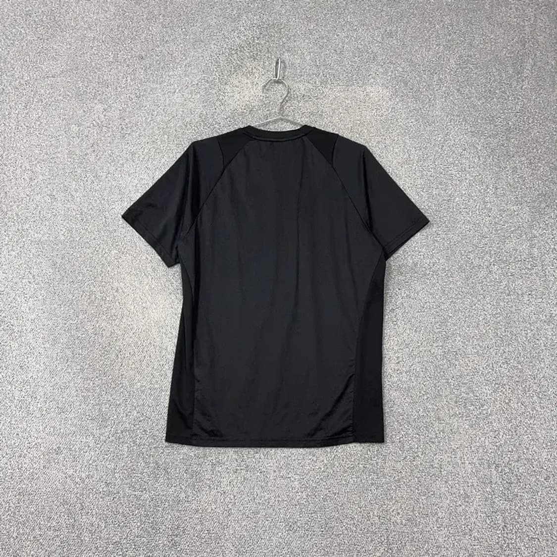 데상트 운동 기능성 블랙 반팔 티 S 상품이미지2