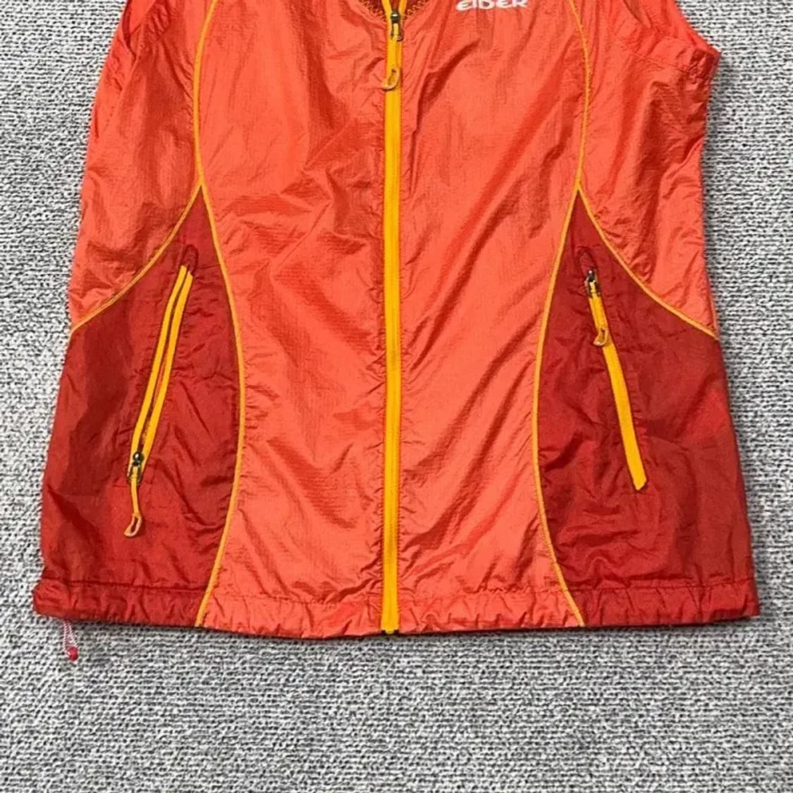 아이더 로고 여성 조끼 바람막이 M 상품이미지4