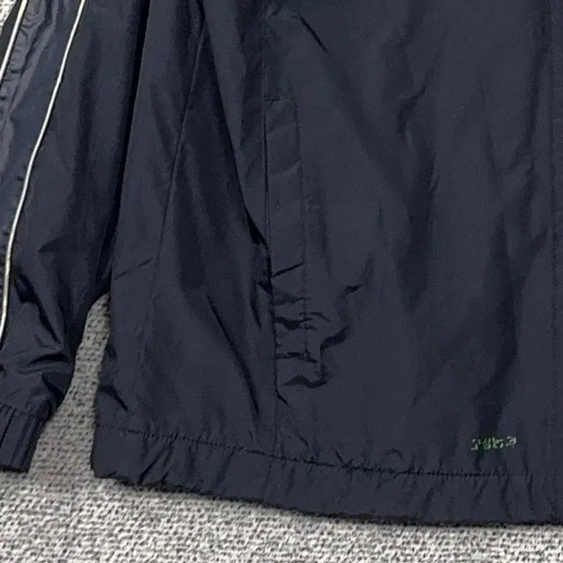 휠라 네이비 로고 바람막이 100 상품이미지3