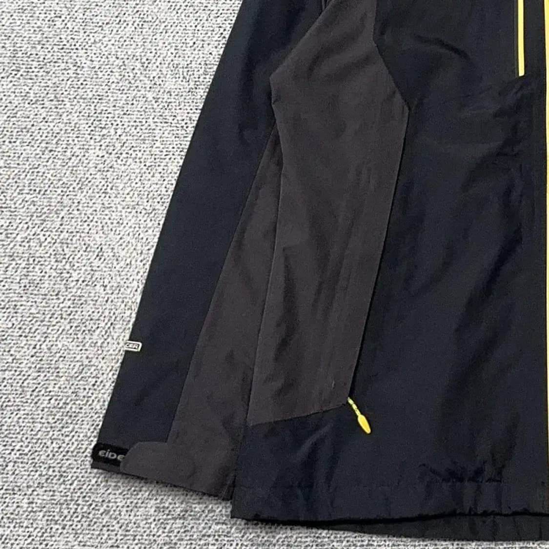 아이더 블랙 로고 기능성 바람막이 L 상품이미지3