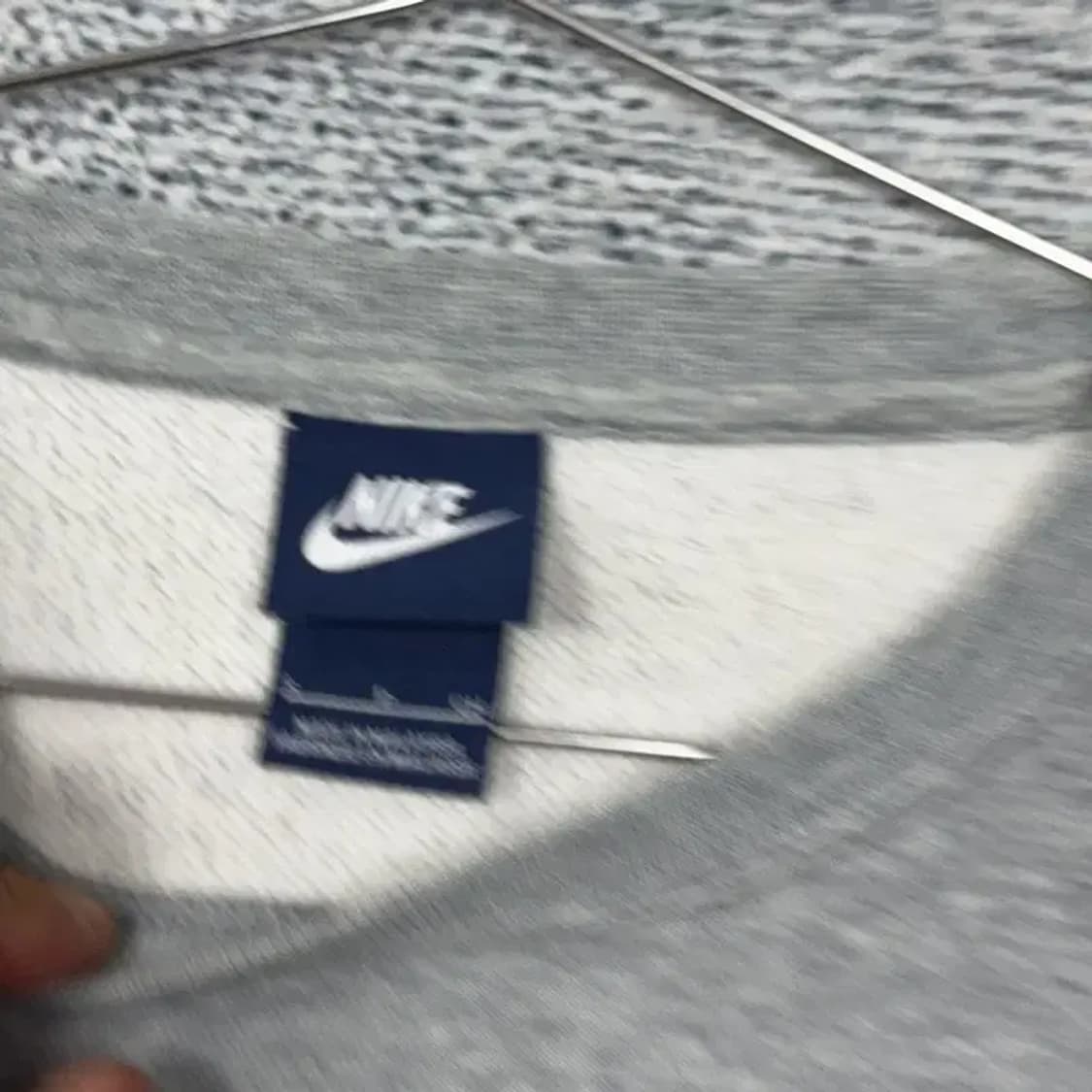 나이키 라이트 그레이 로고 스우시 맨투맨 L 상품이미지3