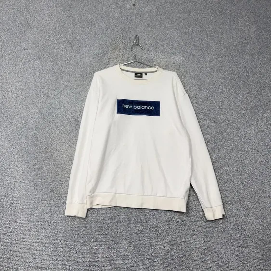 뉴발란스 박스로고 프린팅 화이트 맨투맨 L 상품이미지1